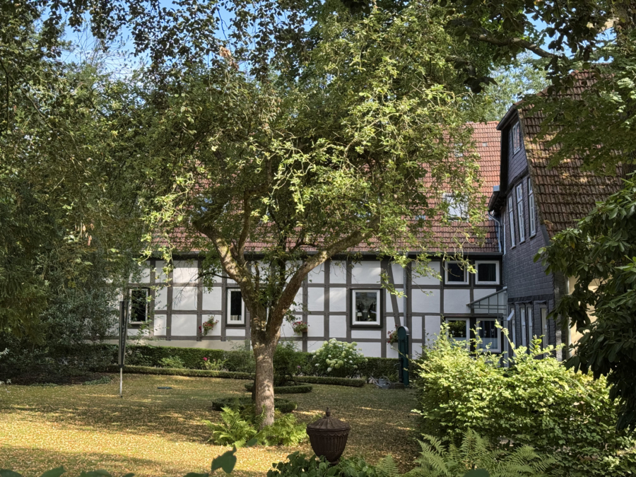 Großzügiges Wohnen im Herzen von Schildesche - Hausansicht Seite (19058)