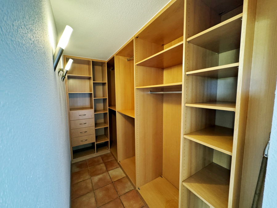 Großzügige Penthousewohnung mit individuellem Raumkonzept! - Ankleide (19181)